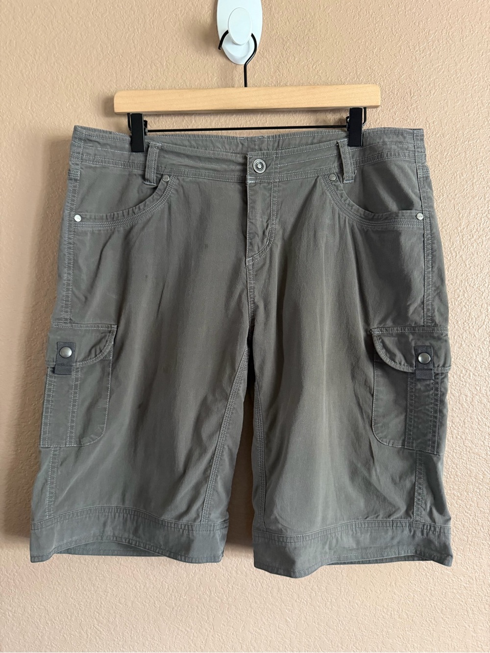 Kuhl Women's Cargo Shorts in Olive Size 14